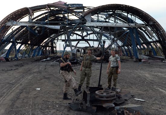 Lugansk People's Republic take over Dolzhansky border crossing point on Russian border