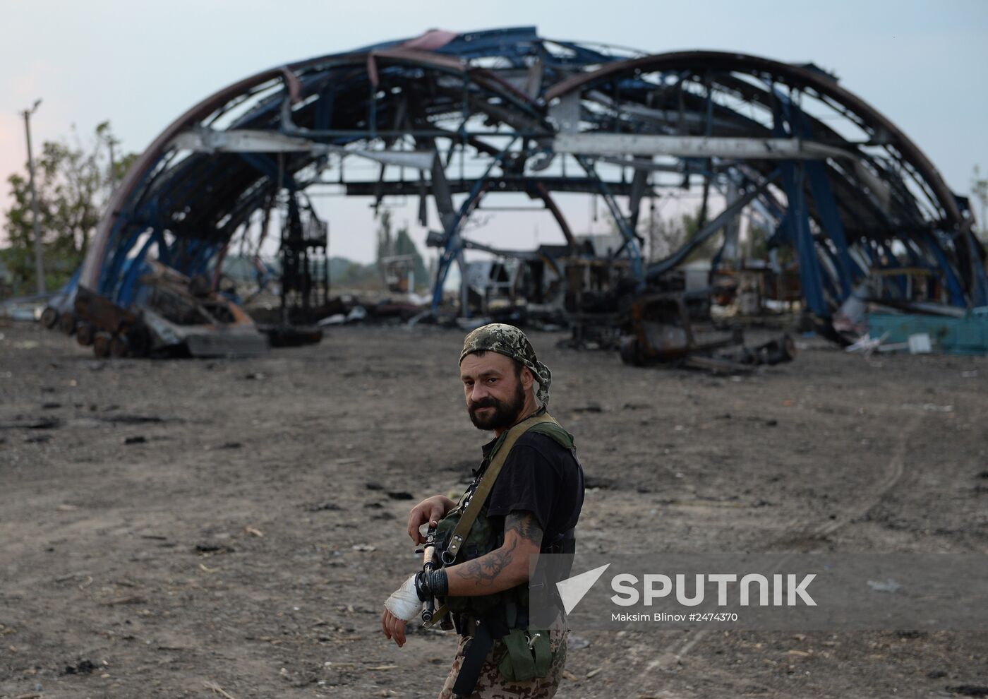 Lugansk People's Republic militia take over Dolzhansky border crossing point on Russian border