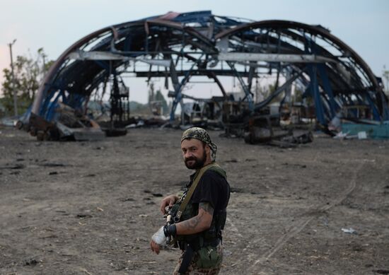 Lugansk People's Republic militia take over Dolzhansky border crossing point on Russian border