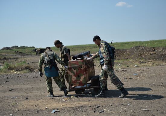 Lugansk People's Republic take over Dolzhansky border crossing point on Russian border