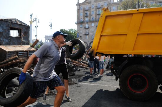 Barricades cleared in Kiev's Maidan square