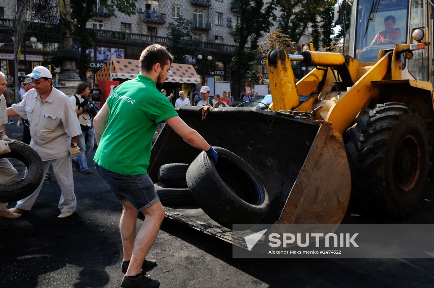 Barricades cleared in Kiev's Maidan square