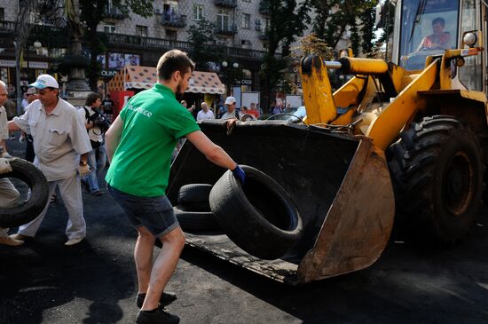 Barricades cleared in Kiev's Maidan square