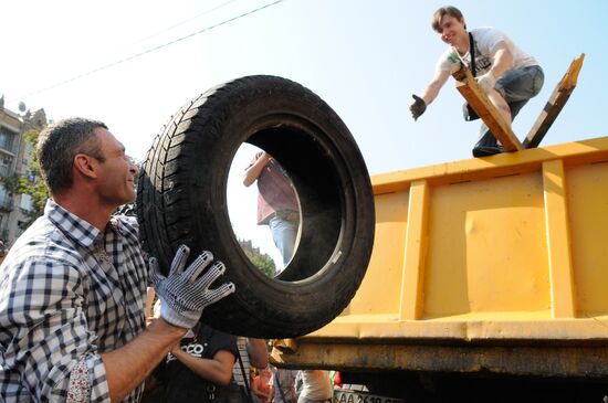 Barricades cleared in Kiev's Maidan square