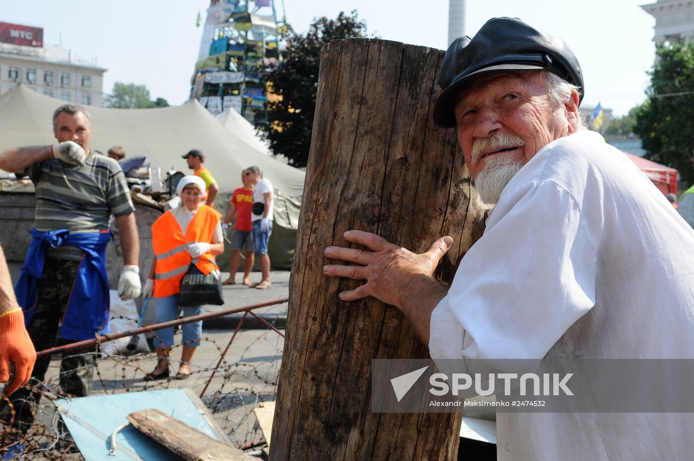 Barricades cleared in Kiev's Maidan square