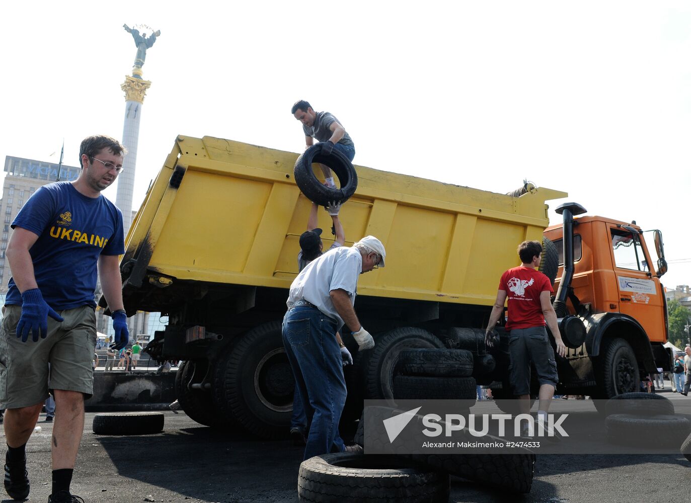 Barricades cleared in Kiev's Maidan square