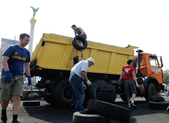 Barricades cleared in Kiev's Maidan square