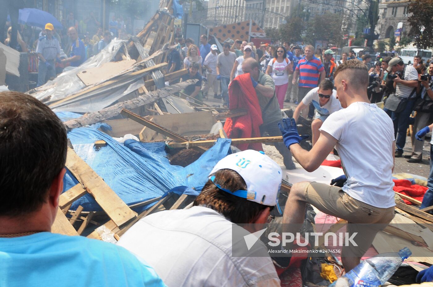 Barricades cleared in Kiev's Maidan square