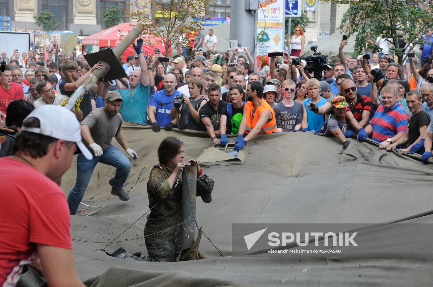 Barricades cleared in Kiev's Maidan square