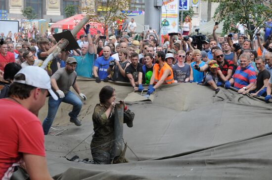 Barricades cleared in Kiev's Maidan square