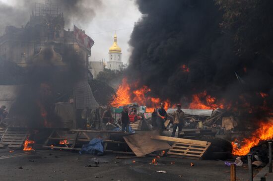 Barricades cleared in Kiev's Maidan square