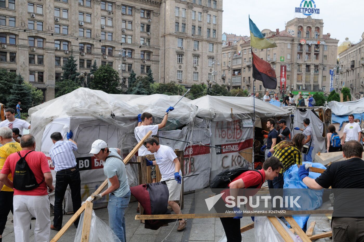 Barricades cleared in Kiev's Maidan square