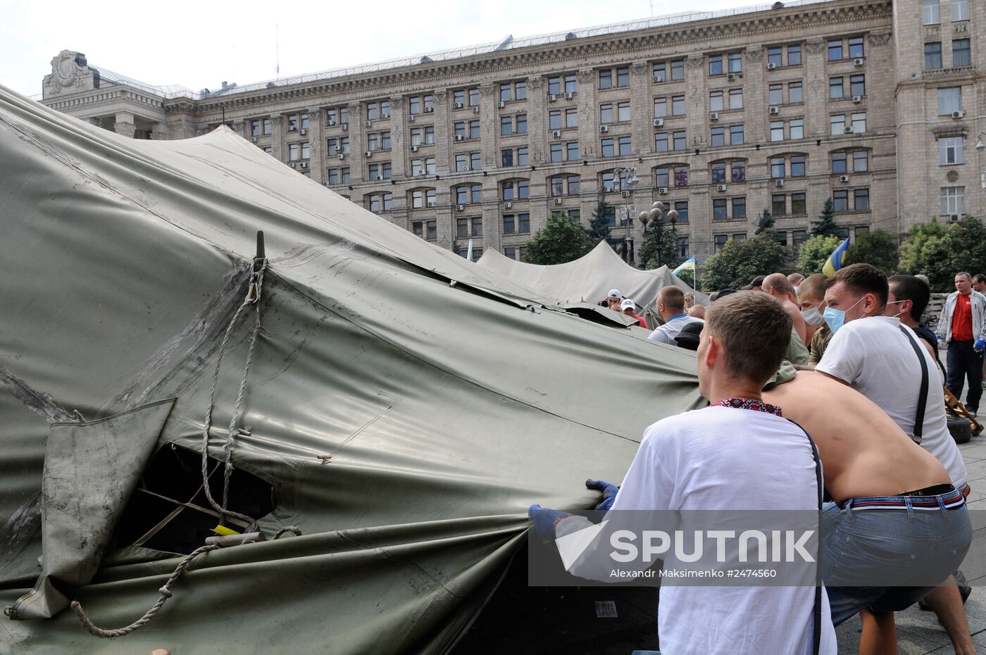 Barricades cleared in Kiev's Maidan square