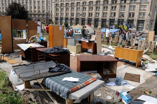 Barricades cleared in Kiev's Maidan square