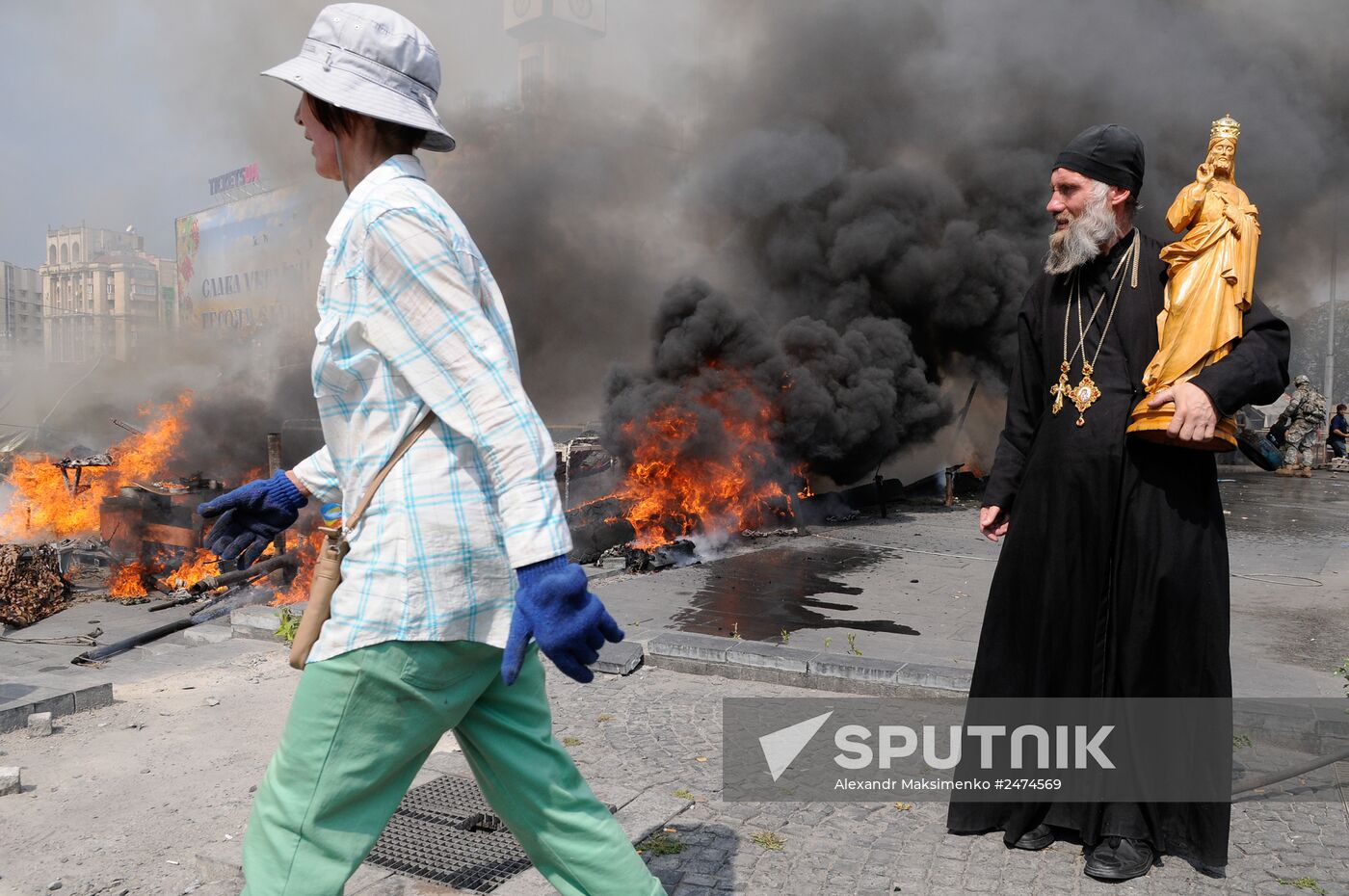 Barricades cleared in Kiev's Maidan square