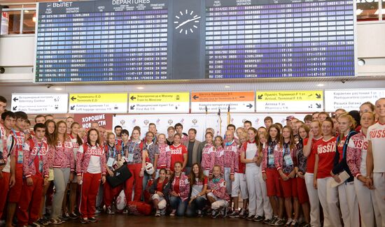 Russian team seen off before departing for 2014 Summer Youth Olympics