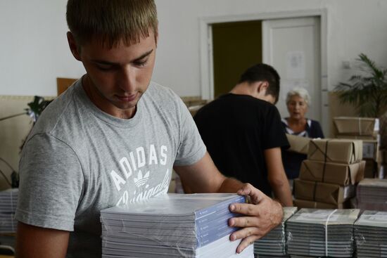 Last batch of 567,000 textbooks arrives in Sevastopol