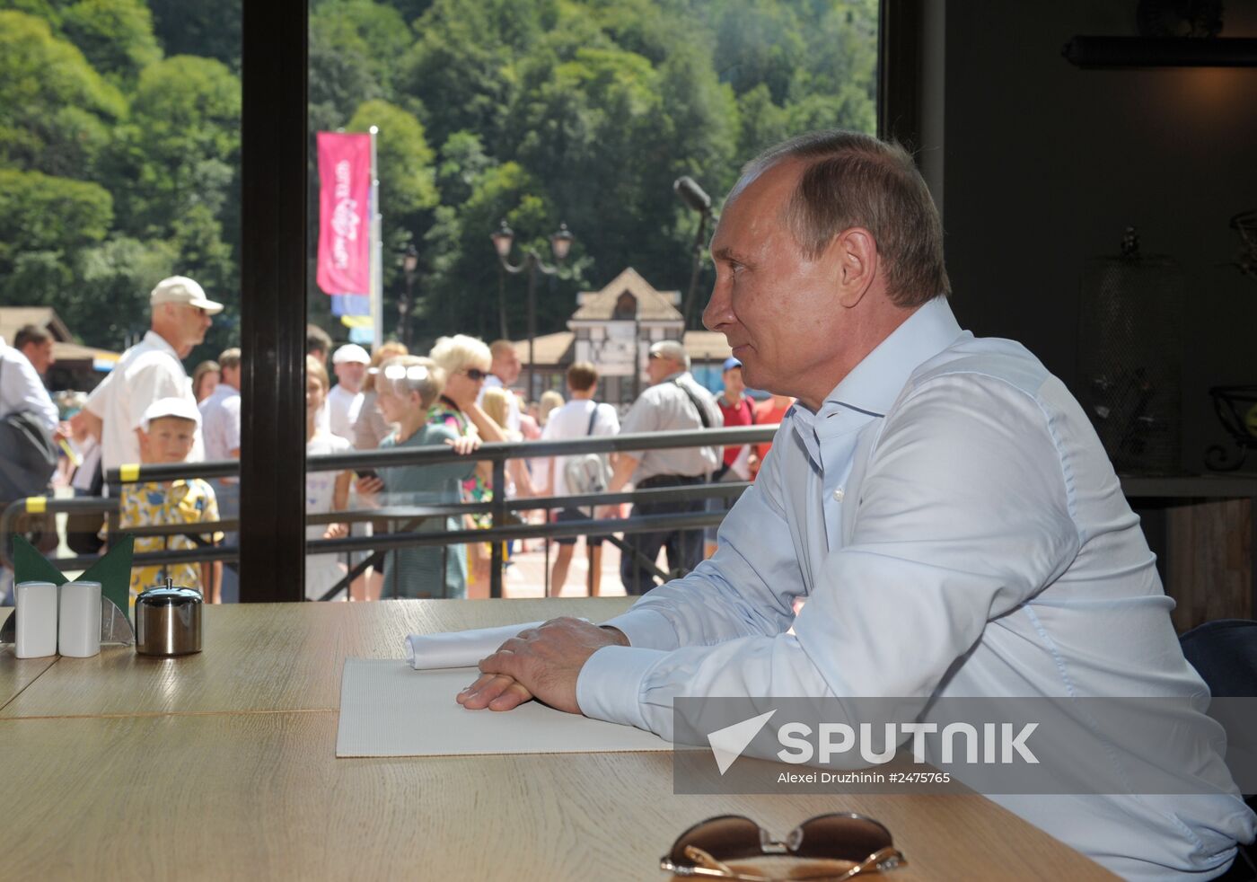 Vladimir Putin meets with Abdel Fattah el-Sisi in Sochi