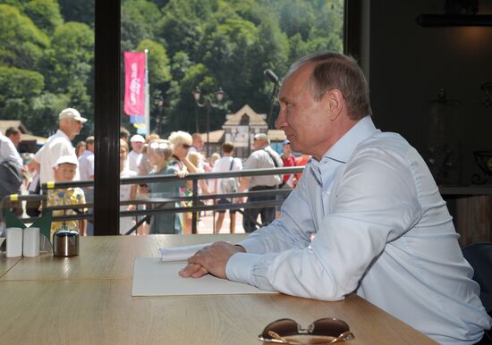 Vladimir Putin meets with Abdel Fattah el-Sisi in Sochi