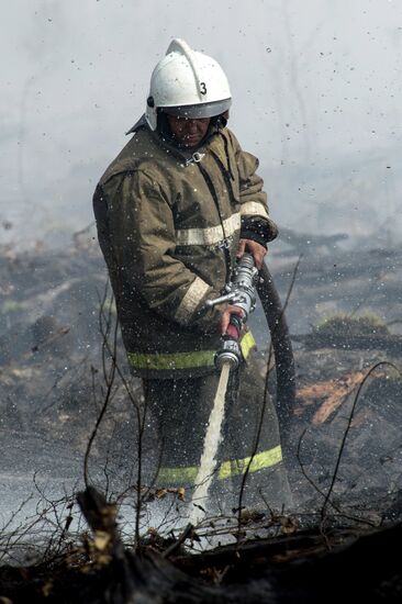 Putting out peat bog fires in Tver Region
