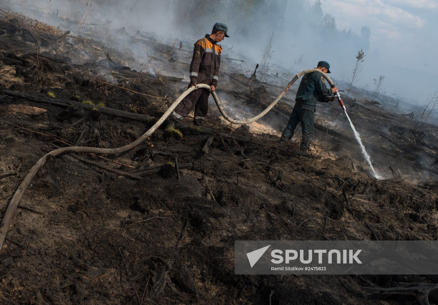 Putting out peat bog fires in Tver Region