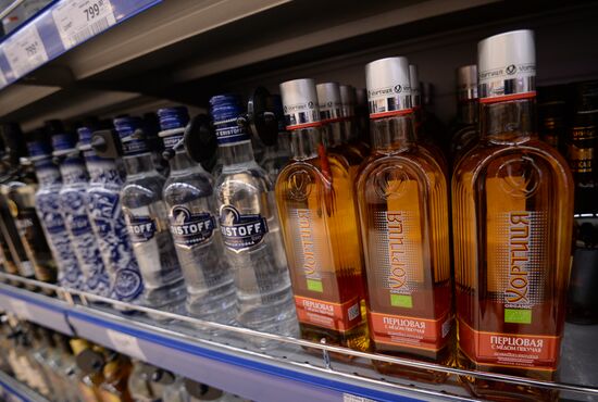 Russia suspends import of Ukraine's alhohol