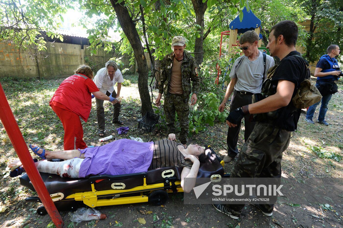 Peaceful residents receive gunshot wounds in Donetsk