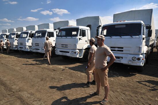 Russia's humanitarian aid convoy moves on to Ukraine