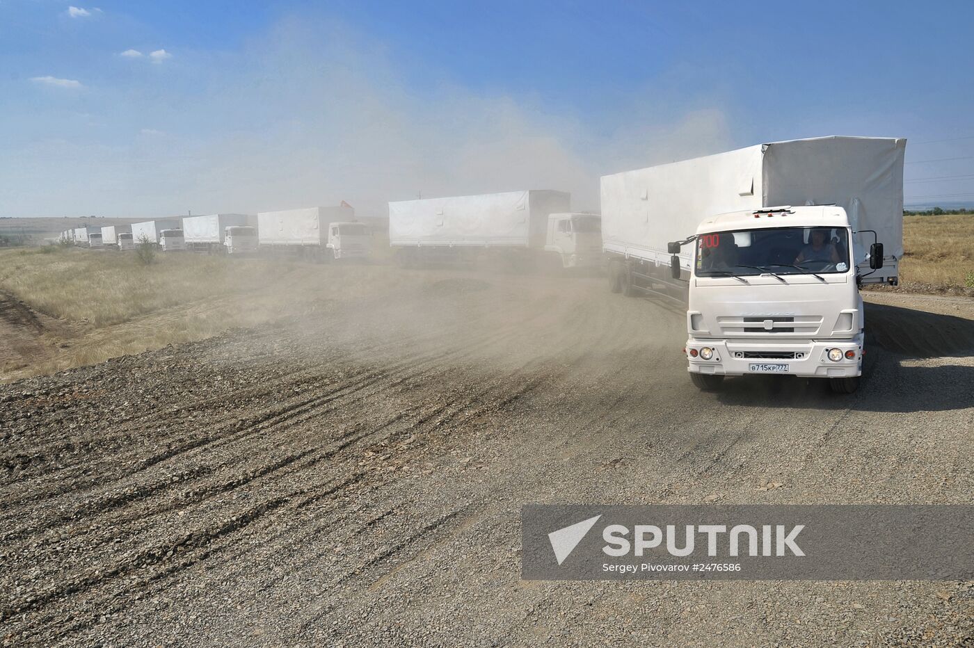 Russia's humanitarian aid convoy moves on to Ukraine