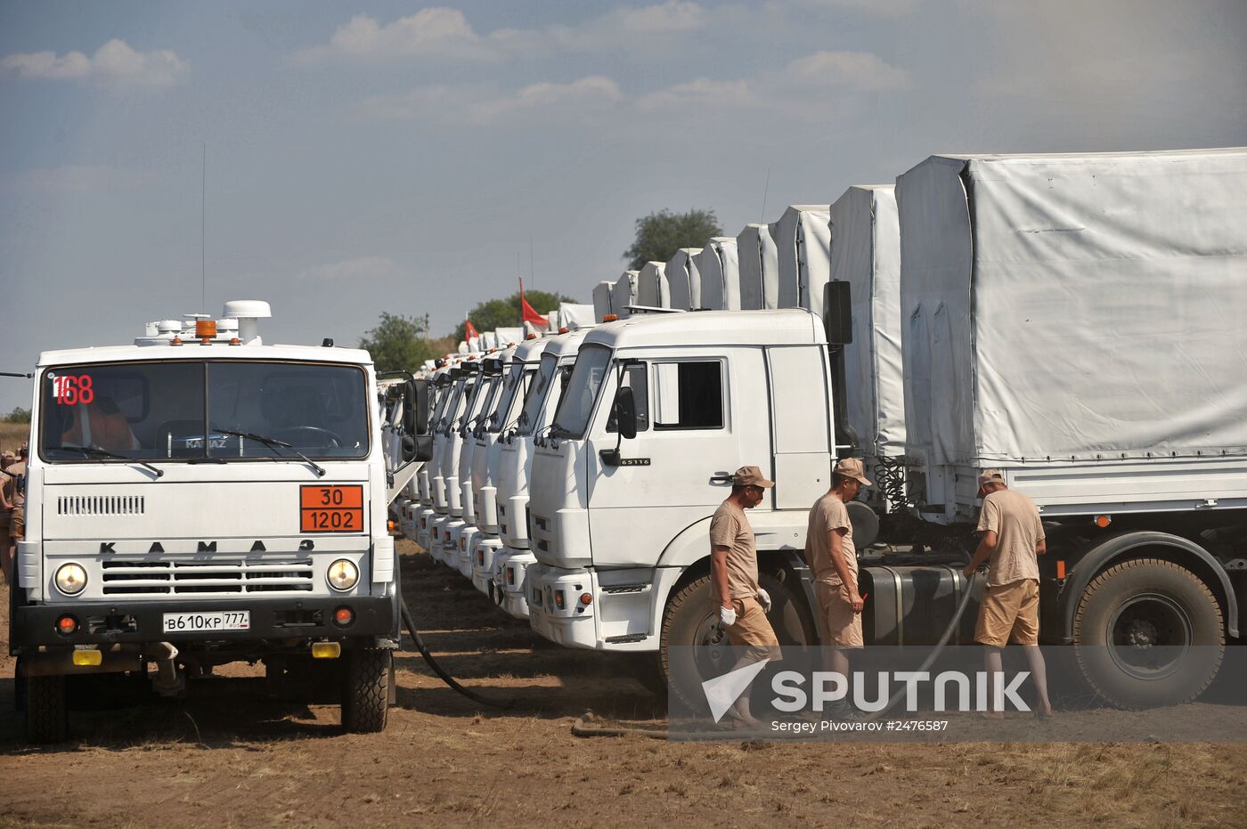 Russia's humanitarian aid convoy moves on to Ukraine