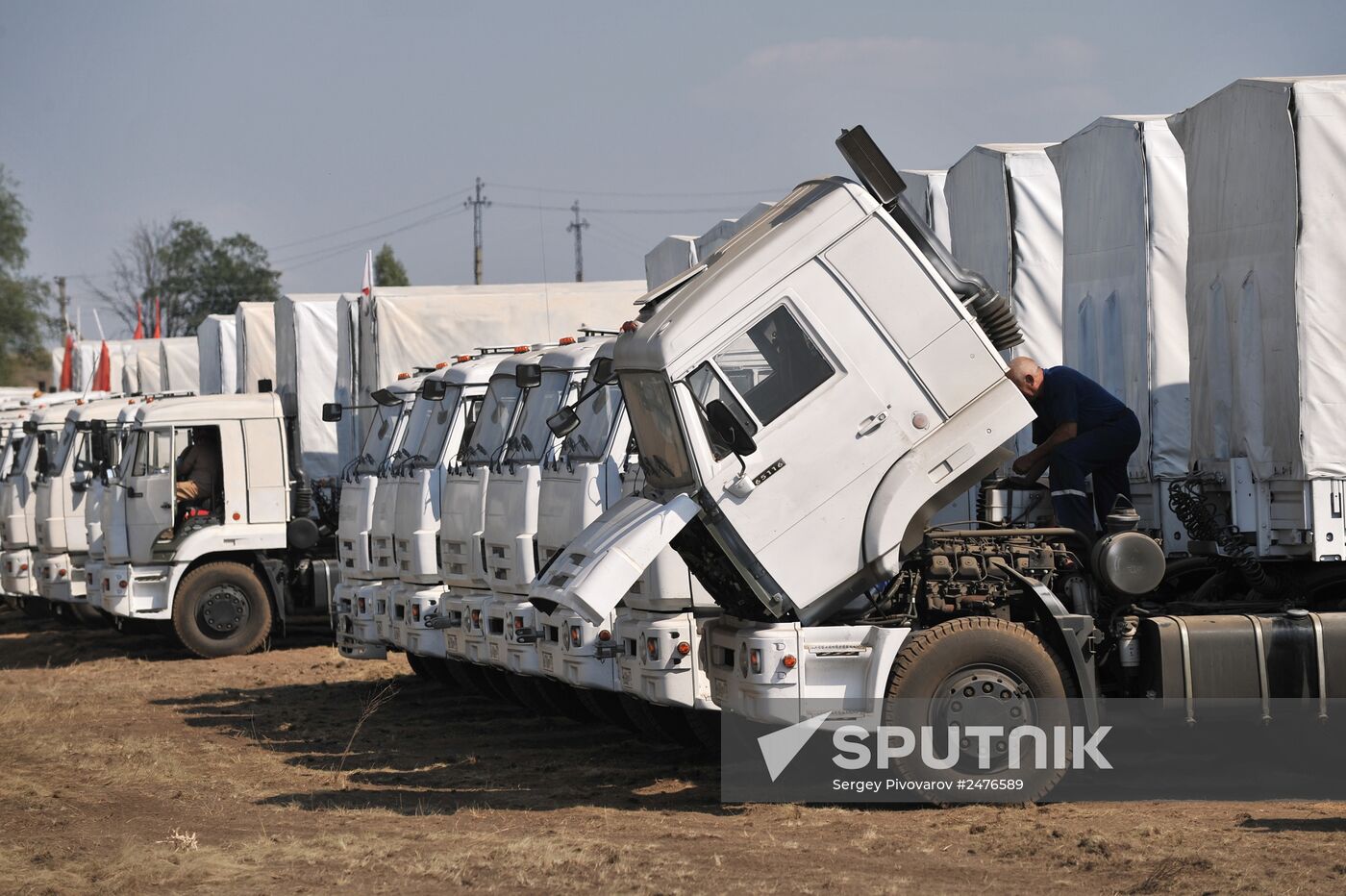 Russia's humanitarian aid convoy moves on to Ukraine