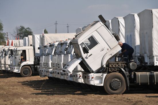 Russia's humanitarian aid convoy moves on to Ukraine