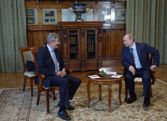 Vladimir Putin meets in Yalta with Philippe de Villiers