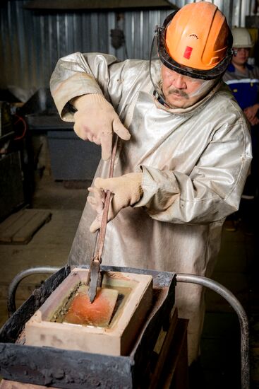 Gold mining in Irokinda mine, Buryatia