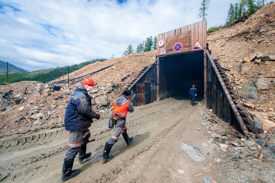 Gold mining in Irokinda mine, Buryatia