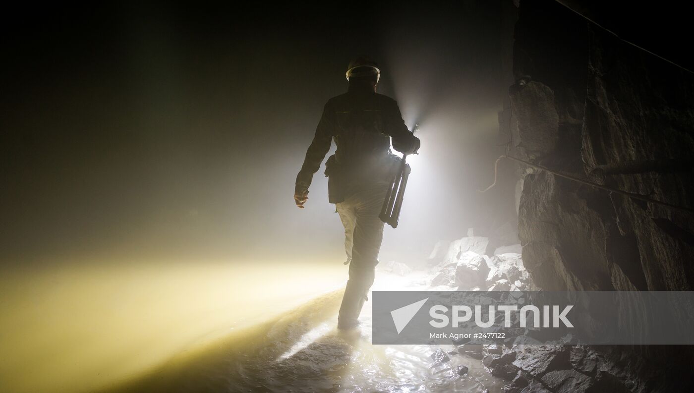 Gold mining in Irokinda mine, Buryatia