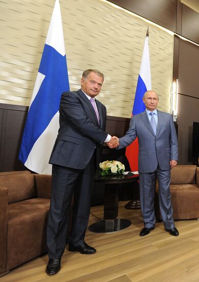 Vladimir Putin meets with President of Finland