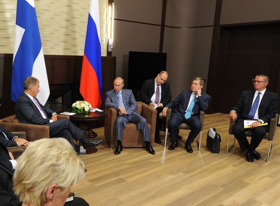 Vladimir Putin meets with President of Finland