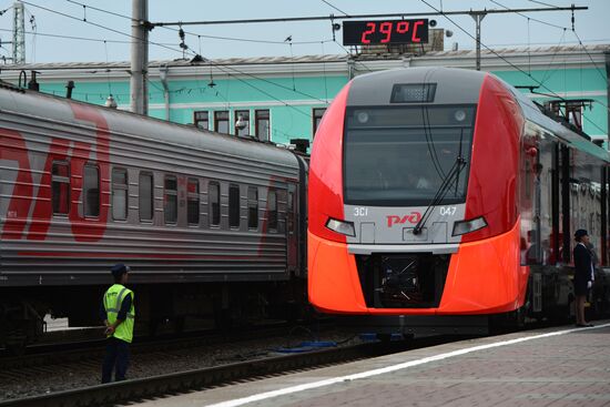 Lastochka electric train's maiden trip en route from Novosibirsk to Barnaul
