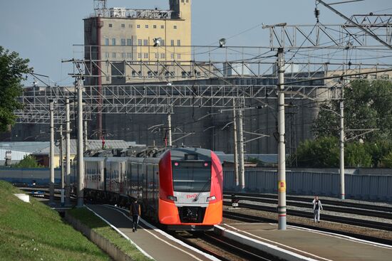 Lastochka electric train's maiden trip en route from Novosibirsk to Barnaul