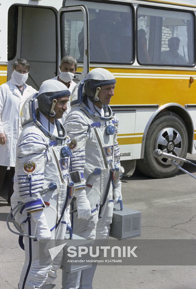 Cosmonauts Anatoly Berezovoi and Valentin Lebedev