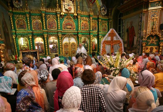 Orthodox Christians celebrate Savior of the Apple Feast Day