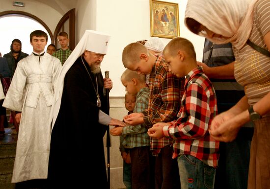 Orthodox Christians celebrate Savior of the Apple Feast Day