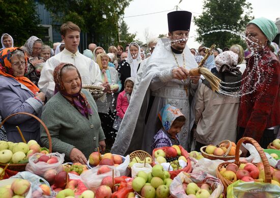 Savior of the Apple Feast Day celebrated in Bronnitsa, Novgorod Region