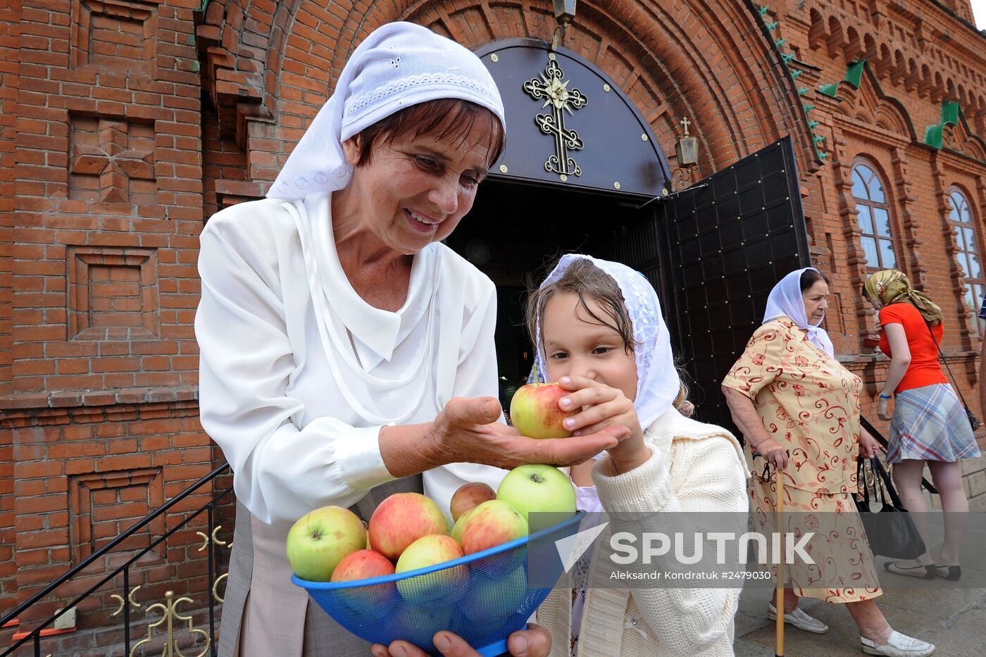 Orthodox Christians celebrate Savior of the Apple Day Feast