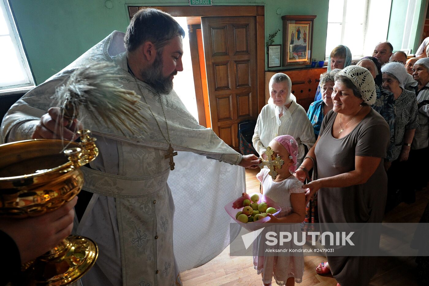 Orthodox Christians celebrate Savior of the Apple Day Feast
