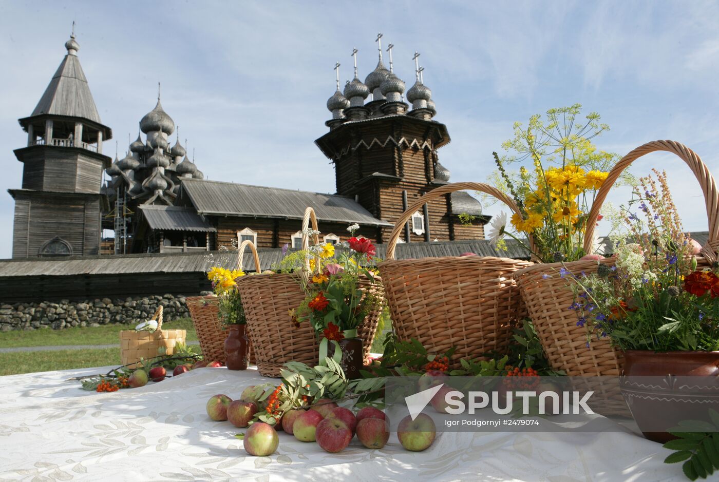 Orthodox Christians celebrate Savior of the Apple Day Feast