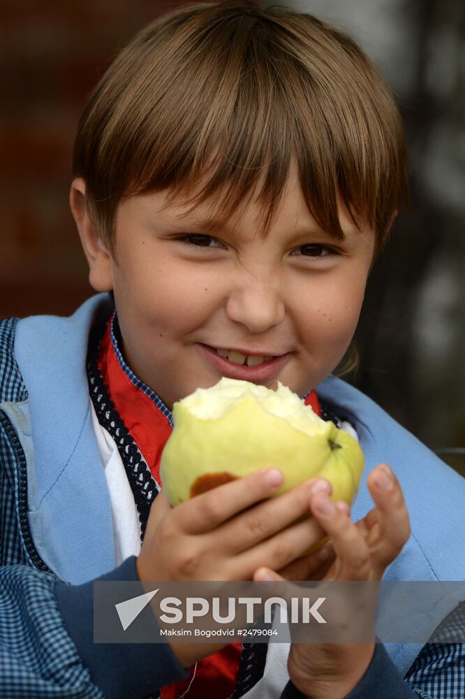 Orthodox Christians celebrate Savior of the Apple Day Feast