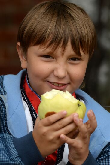 Orthodox Christians celebrate Savior of the Apple Day Feast