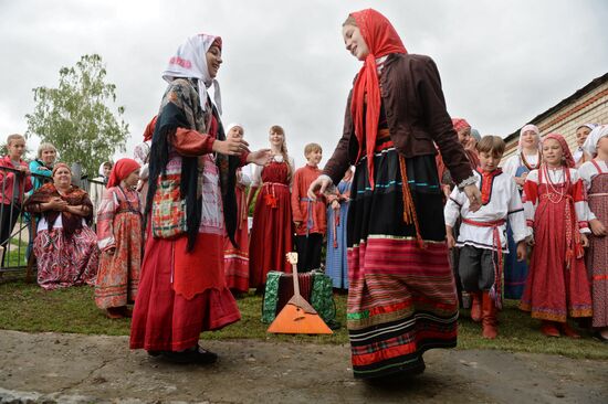 Orthodox Christians celebrate Savior of the Apple Day Feast